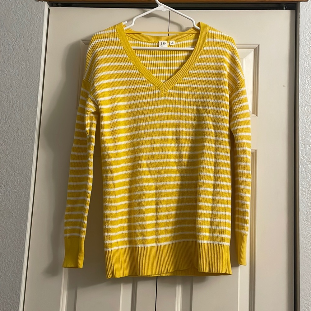 Gap Yellow Stripe V-Neck Knit Sweater. Women’s Size S